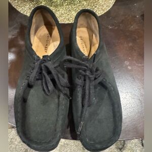 Preowned Clarks Originals Wallabees in Black Suede Size 8